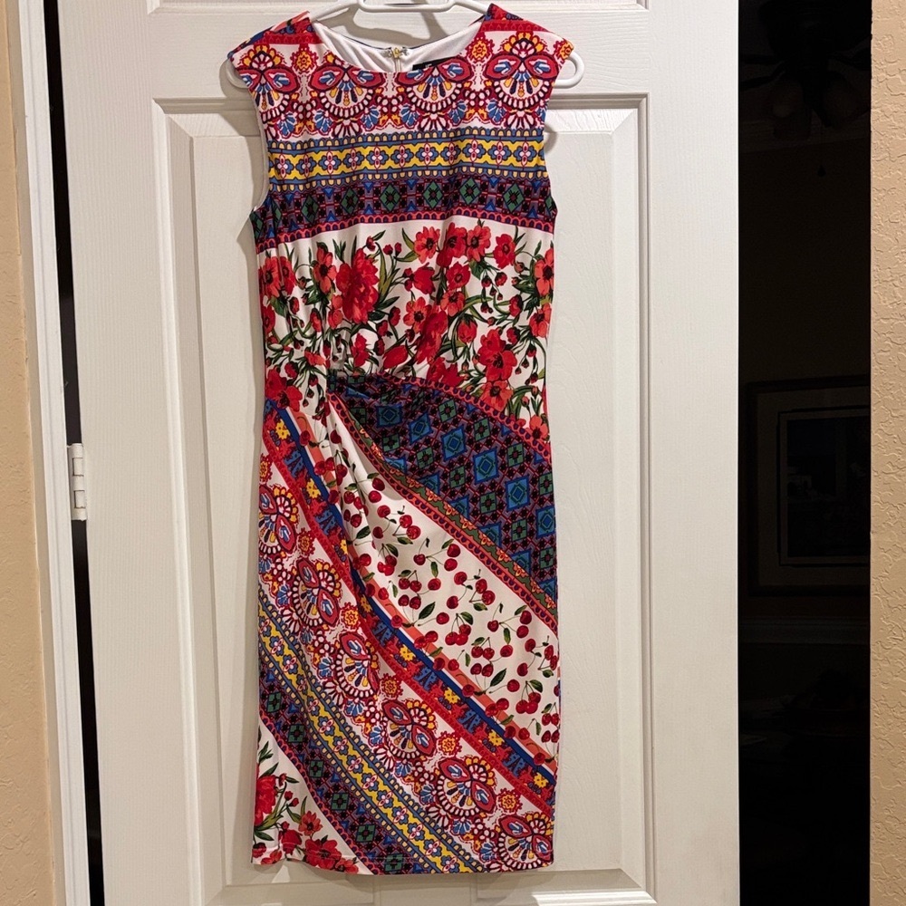 LESLIE FAY Colorful Sleeveless Dress with Floral and Geometric Patterns